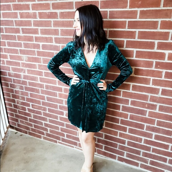 LAST 1* LONG SLEEVE TWISTED VELVET DRESS - Picture 4 of 7